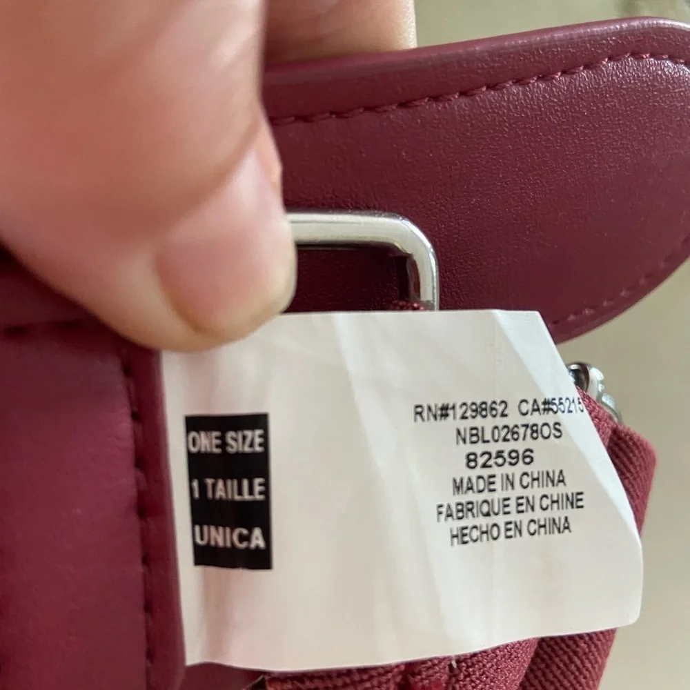 Nike adjustable one size burgundy stretch belt, new